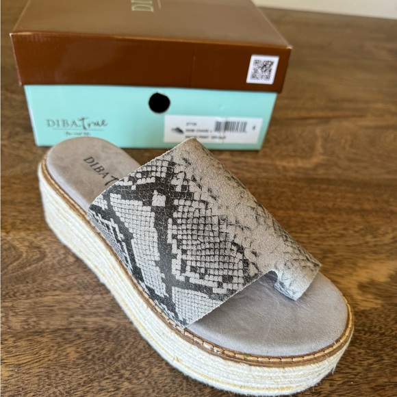 Diba Shoes - Brand New Snake print Sandal